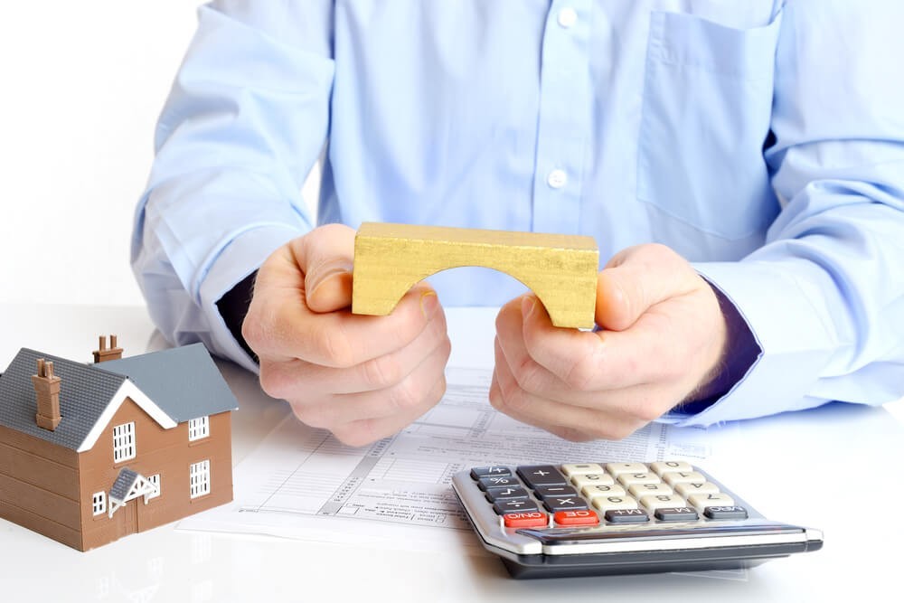 What is the difference between open and closed bridging loans