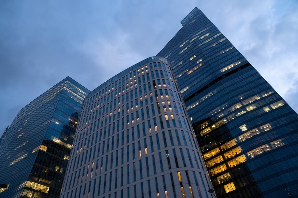 Image of a skyscraper in a city centre