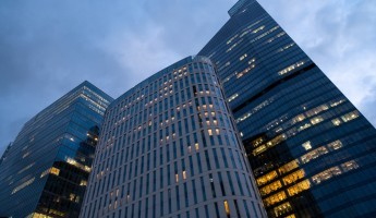Image of a skyscraper in a city centre