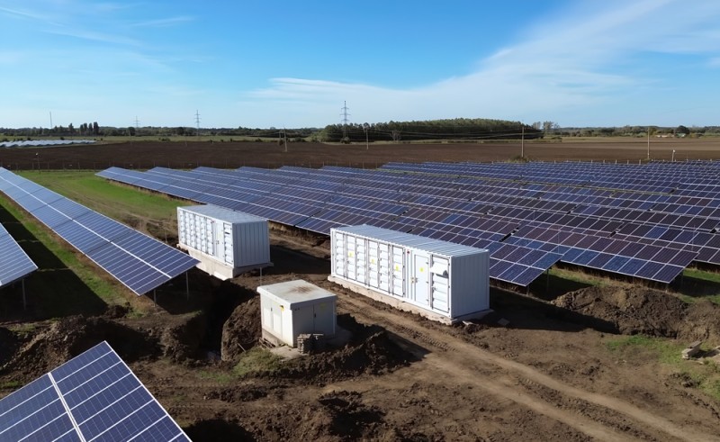 A battery storage unit in between solar panels